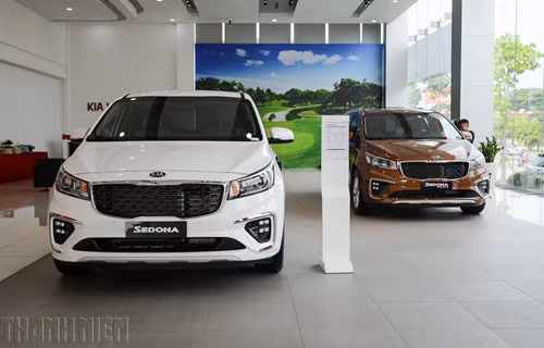 KIA Sedona 2018 còn có phiên bản Luxury, Platinum D lắp động cơ diesel 2.2 lít