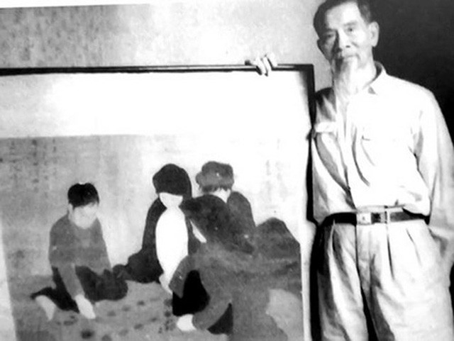  Danh họa Nguyễn Phan Chánh bên bức tranh lụa 