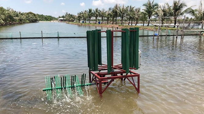 Máy sục bằng năng lượng gió hoạt động tốt trong điều kiện thực tế, gió cấp 3 trở lên (Ảnh do nhóm nghiên cứu khoa học Trường THCS Chu Văn An cung cấp) Máy sục bằng năng lượng gió hoạt động tốt trong điều kiện thực tế, gió cấp 3 trở lên (Ảnh do nhóm nghiên cứu khoa học Trường THCS Chu Văn An cung cấp)