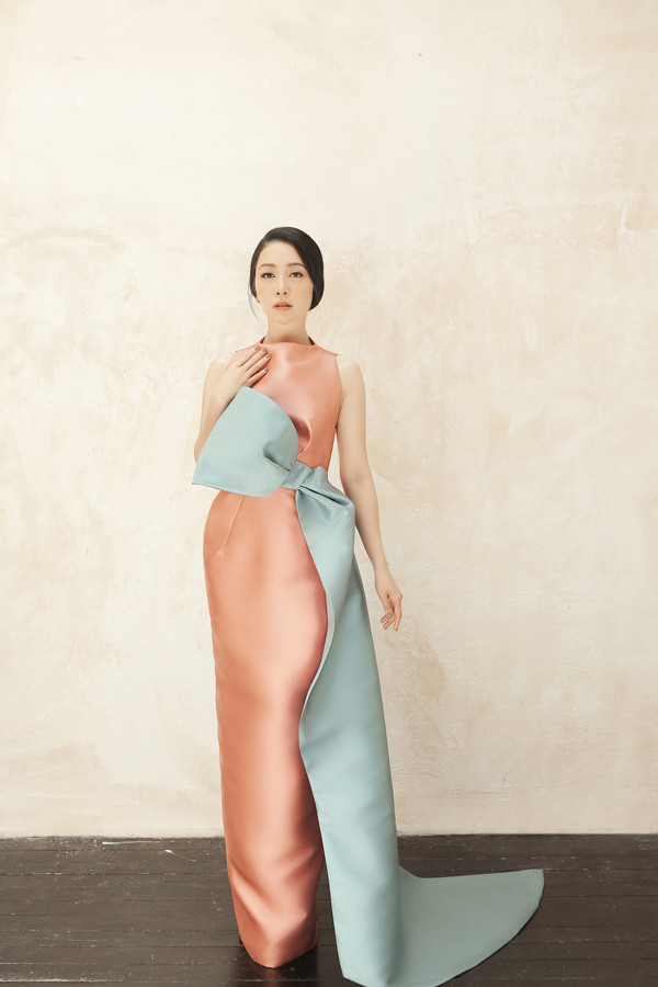 Bộ ảnh được thực hiện với sự hỗ trợ của nhiếp ảnh Kim Bánh Trôi Nước, trang điểm và làm tóc Quân Nguyễn, Pu Lê. Bộ ảnh được thực hiện với sự hỗ trợ của nhiếp ảnh Kim Bánh Trôi Nước, trang điểm và làm tóc Quân Nguyễn, Pu Lê.