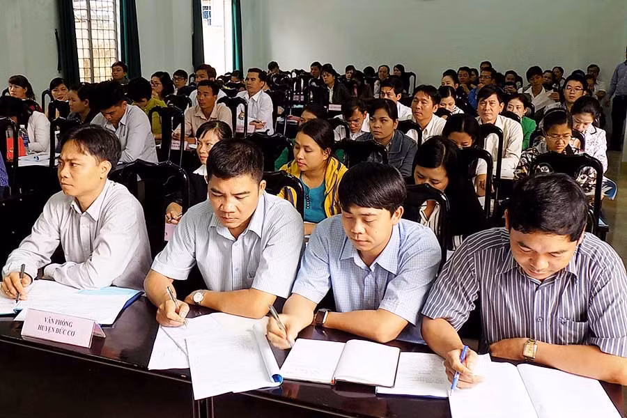 Cán bộ Văn phòng cấp ủy dự lớp bồi dưỡng công tác Văn phòng cấp ủy. Ảnh: T.N 