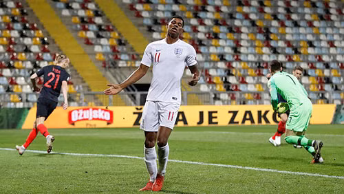 Rashford tiếc nuối sau khi bỏ lỡ tình huống đối mặt với thủ môn Croatia. Ảnh: Reuters.