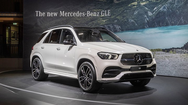 Mercedes đã gây bất ngờ khi ra mắt mẫu GLE 2020 ngay tại buổi họp báo trước thềm Triển lãm ô tô Paris 2018. Mercedes đã gây bất ngờ khi ra mắt mẫu GLE 2020 ngay tại buổi họp báo trước thềm Triển lãm ô tô Paris 2018.