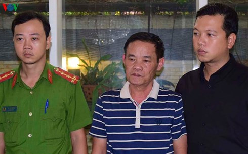 Đối tượng Trương Đình Châu (giữa).