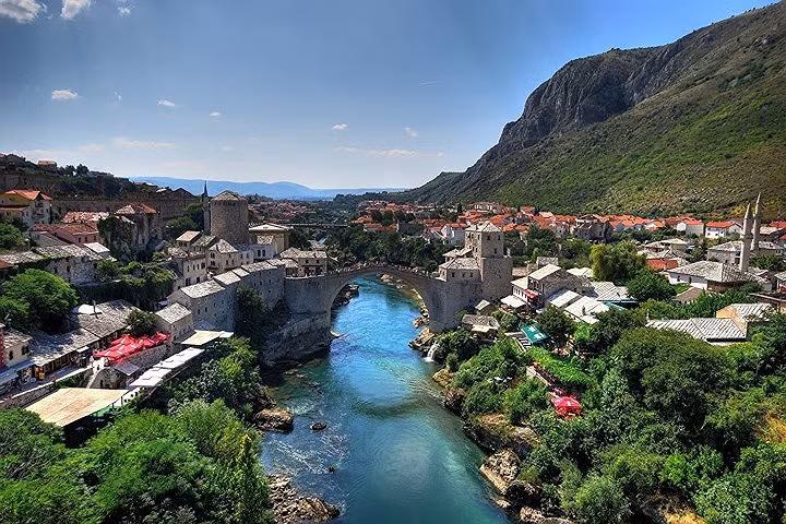 Mostar là một thành phố lớn trong khu vực Herzegovina. Mostar nằm hai bên dòng sông Neretva, có những pháo đài từ thời Trung cổ.