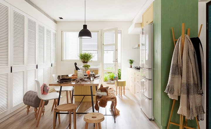 Bộ bàn ghế ăn với đủ các loại ghế phân chia theo lứa tuổi và tầm vóc của từng thành viên trong gia đình. Bộ bàn ghế ăn với đủ các loại ghế phân chia theo lứa tuổi và tầm vóc của từng thành viên trong gia đình.