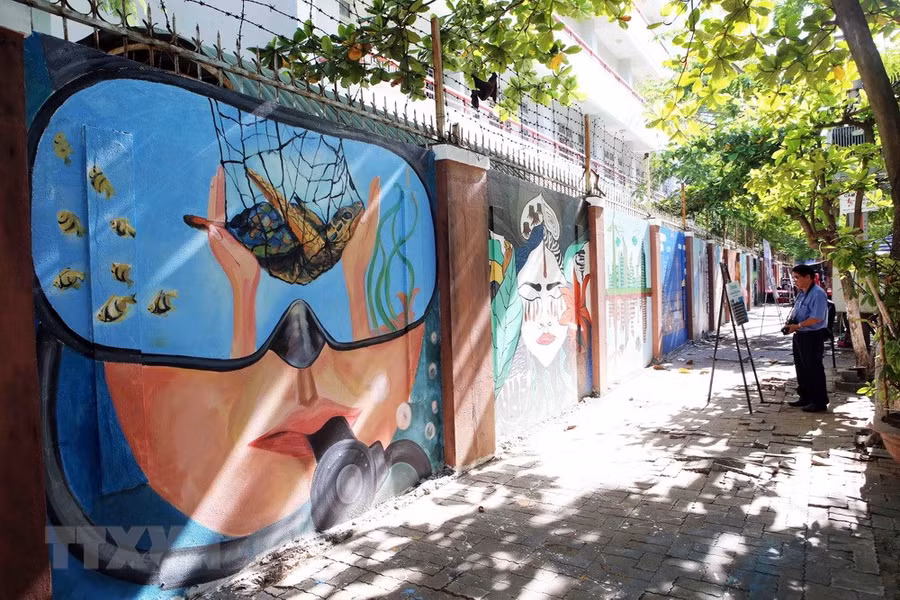 Mỗi bức có chiều dài 2,5m, rộng 2,2m. (Ảnh: Trần Lê Lâm/TTXVN)