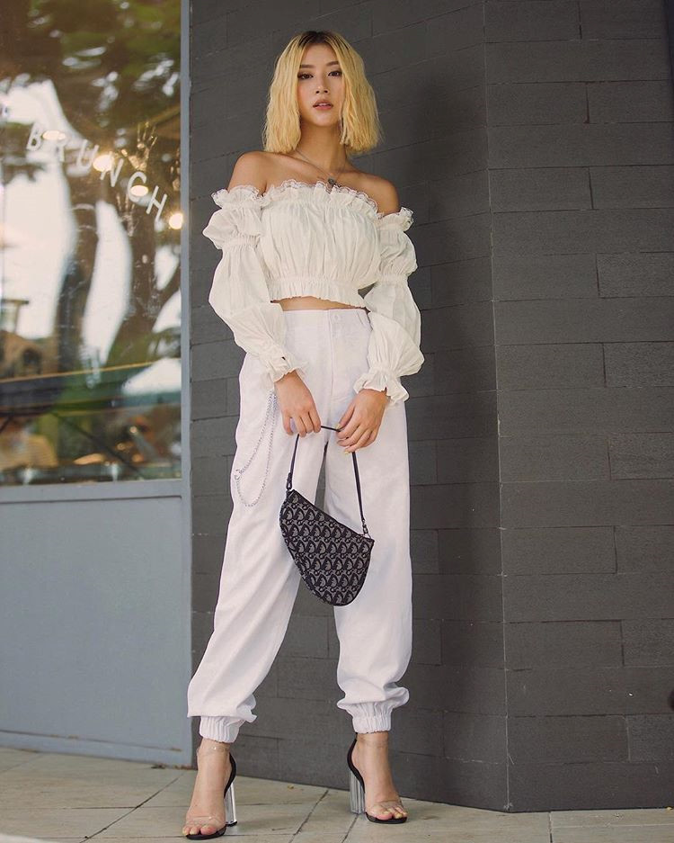 Quỳnh Anh Shyn - một trong những tín đồ thời trang Việt, có sức ảnh hưởng với giới trẻ hiện nay. Cô xây dựng cho mình hình ảnh cá tính, biến hóa phong cách đa dạng, cập nhật nhanh những xu hướng mới.