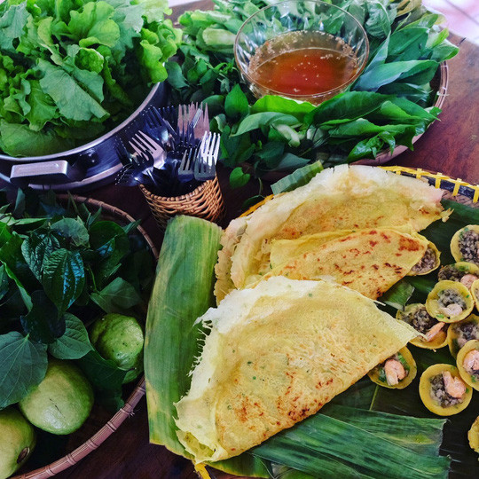  Bánh xèo thơm phức trong bữa trưa ở cồn