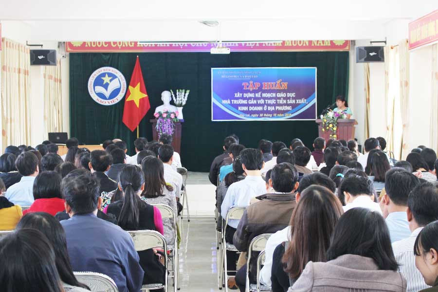  250 giáo viên tham gia khai mạc lớp tập huấn tại Trường Mầm non và phổ thông Sao Việt. Ảnh: N.G