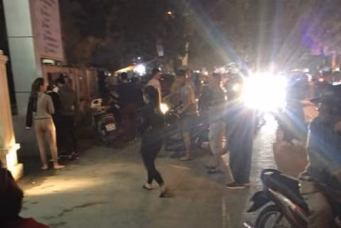 Vụ hỗn chiến khiến cả khu phố náo loạn (Ảnh do người dân cung cấp)