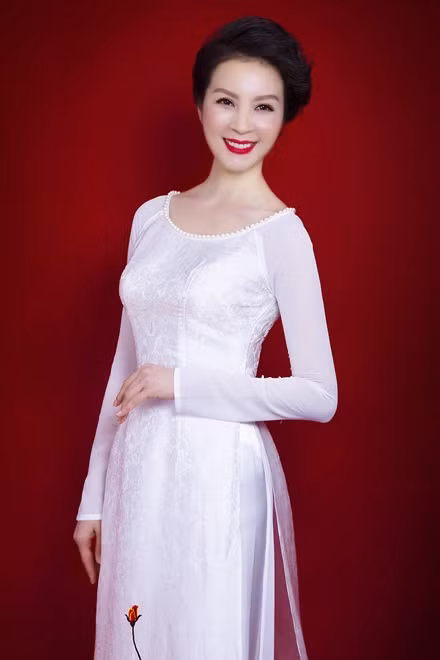 Nhiếp ảnh: Tiên Nguyễn, trang điểm Phúc Nghĩa, làm tóc Nam JC