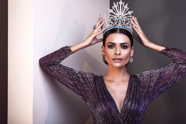 Hoa hậu Brazil năm 2016 - Beatrice Fontoura, đến từ bang Goias năm nay đã bước sang tuổi 26 (độ tuổi lớn nhất trong khuôn khổ cuộc thi hoa hậu). Cô cao 1,79 m, là người mẫu chuyên nghiệp, từng sống ở nhiều thành phố khác nhau trên khắp thế giới. Hoa hậu Brazil năm 2016 - Beatrice Fontoura, đến từ bang Goias năm nay đã bước sang tuổi 26 (độ tuổi lớn nhất trong khuôn khổ cuộc thi hoa hậu). Cô cao 1,79 m, là người mẫu chuyên nghiệp, từng sống ở nhiều thành phố khác nhau trên khắp thế giới.