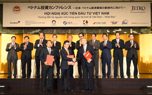 Thủ tướng cũng đã chứng kiến lễ trao nhiều hợp đồng, thỏa thuận hợp tác giữa các bộ, ngành, địa phương của Việt Nam với doanh nghiệp Nhật Bản (Ảnh: VGP/Quang Hiếu)