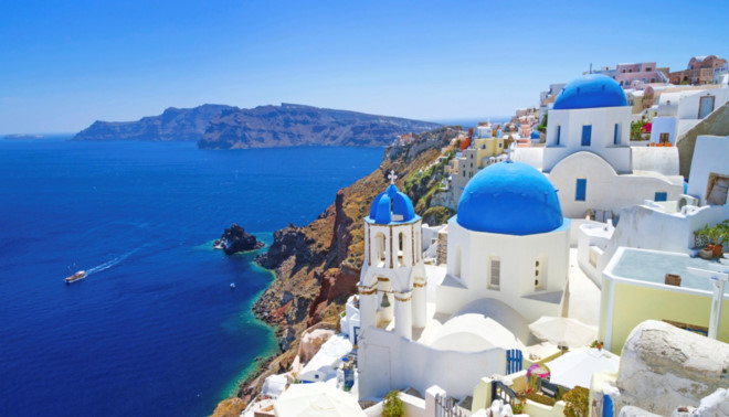 Santorini là điểm đến mơ ước của nhiều du khách quốc tế.