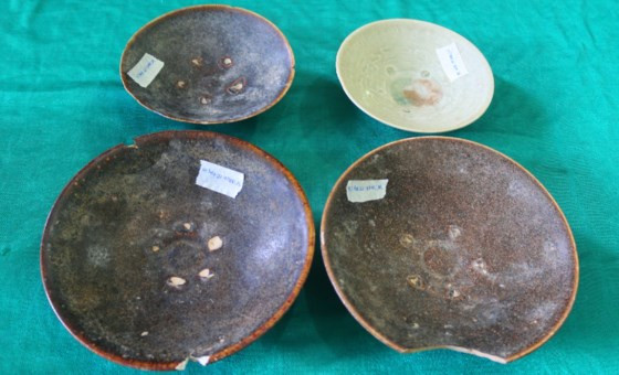 Nhiều chiếc đĩa bằng gốm đẹp mắt. Nhiều chiếc đĩa bằng gốm đẹp mắt.
