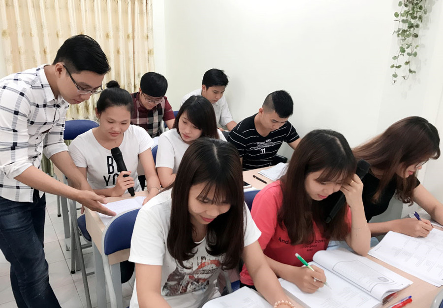 Thầy giáo “hot boy” đang là hiện tượng mạng xã hội Thầy giáo “hot boy” đang là hiện tượng mạng xã hội