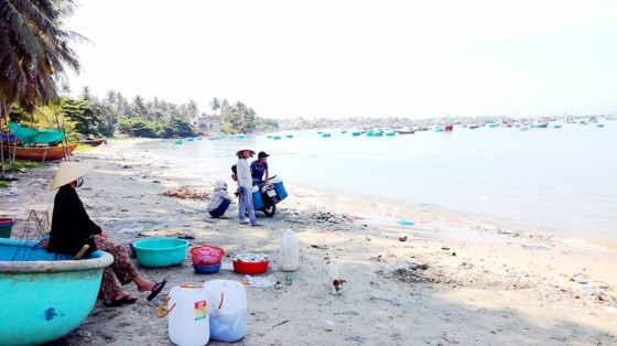 Người dân làng chài Mũi Né với nỗi buồn cảnh quan đổi thay. Người dân làng chài Mũi Né với nỗi buồn cảnh quan đổi thay.