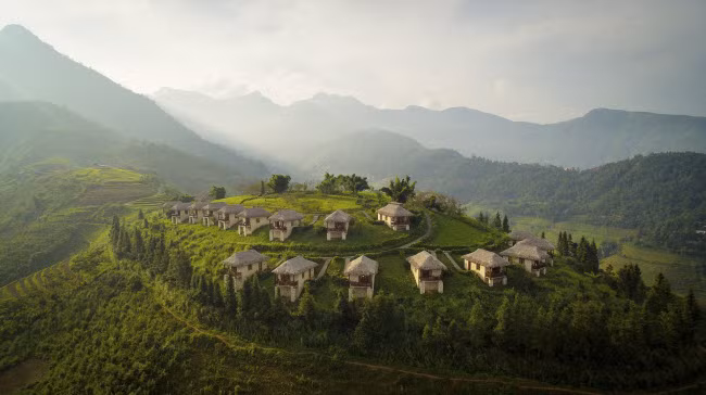 Nằm trong vườn quốc gia Hoàng Liên Sơn gần thị trấn Sa Pa, Topas Ecolodge là một trong những khu nghỉ dưỡng sinh thái đẹp nhất thế giới.