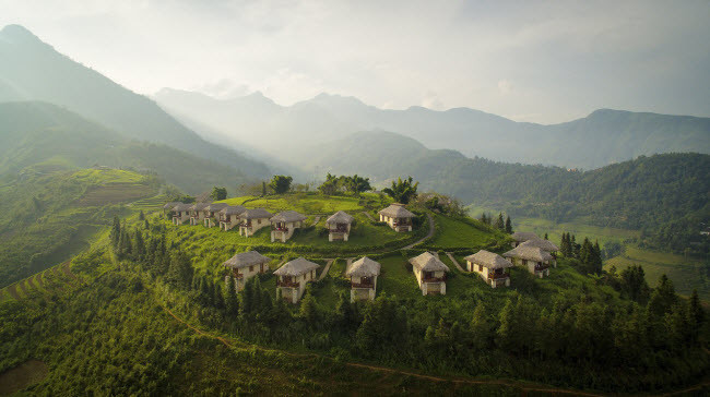 Nằm trong vườn quốc gia Hoàng Liên Sơn gần thị trấn Sa Pa, Topas Ecolodge là một trong những khu nghỉ dưỡng sinh thái đẹp nhất thế giới.