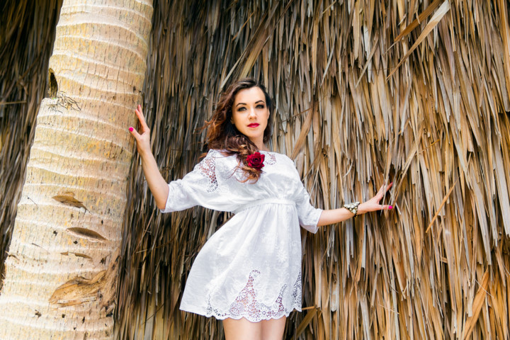 Tạo những nguồn cung cấp của riêng bạn: Cố gắng biến những vật liệu trên đảo thành công cụ hữu ích giúp những ngày nhàm chán đó trở nên thoải mái và thú vị hơn. Tạo những nguồn cung cấp của riêng bạn: Cố gắng biến những vật liệu trên đảo thành công cụ hữu ích giúp những ngày nhàm chán đó trở nên thoải mái và thú vị hơn.