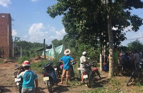 Cảnh sát khám nghiệm hiện trường vụ án.