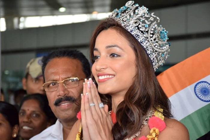 Hoa hậu Siêu quốc gia (Miss Supranational) 2016 - Srinidhi Ramesh Shetty đến từ Ấn Độ. Cô sinh năm 1992, từng chiến thắng tại cuộc thi Miss Diva 2016. Cô tốt nghiệp loại xuất sắc tại Đại học Kỹ thuật Jain và là chuyên gia trong lĩnh vực công nghệ thông tin. Hoa hậu Siêu quốc gia (Miss Supranational) 2016 - Srinidhi Ramesh Shetty đến từ Ấn Độ. Cô sinh năm 1992, từng chiến thắng tại cuộc thi Miss Diva 2016. Cô tốt nghiệp loại xuất sắc tại Đại học Kỹ thuật Jain và là chuyên gia trong lĩnh vực công nghệ thông tin.