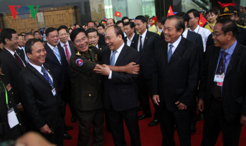 Thủ tướng Nguyễn Xuân Phúc đón Thủ tướng Hun sen. Thủ tướng Nguyễn Xuân Phúc đón Thủ tướng Hun sen.