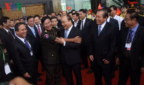 Thủ tướng Nguyễn Xuân Phúc đón Thủ tướng Hun sen.