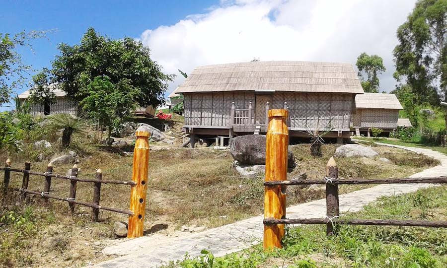 Một góc làng phục dựng. Ảnh: Hà Duyệt