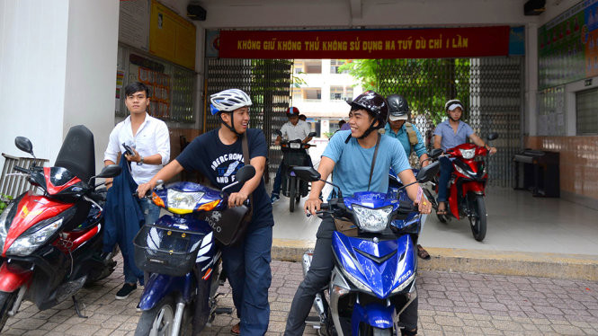 Kết thúc ba môn thi, Nam cho biết mình làm bài cũng tạm ổn