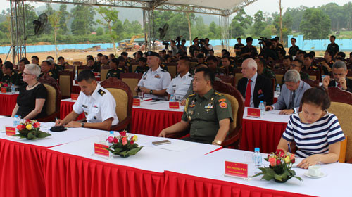 Khóa tập huấn có sự tham gia của sĩ quan 4 nước Việt Nam, Mông Cổ, Indonesia, Campuchia. Khóa tập huấn có sự tham gia của sĩ quan 4 nước Việt Nam, Mông Cổ, Indonesia, Campuchia.