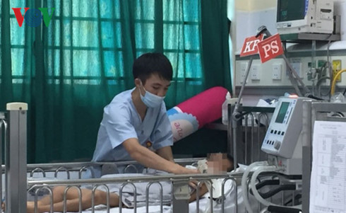 Bệnh nhi viêm não tại Bệnh viện Nhi trung ương. Bệnh nhi viêm não tại Bệnh viện Nhi trung ương.