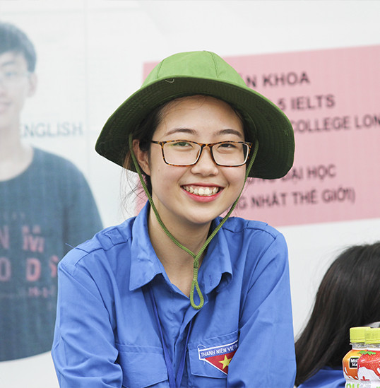 Luôn rạng rỡ với nụ cười tỏa nắng.