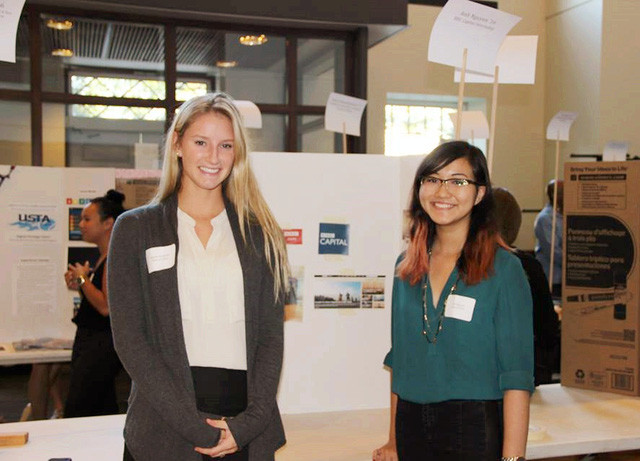 Phương Anh thuyết trình tại trường về kinh nghiệm thực tập hè tại BBC. Phương Anh thuyết trình tại trường về kinh nghiệm thực tập hè tại BBC.