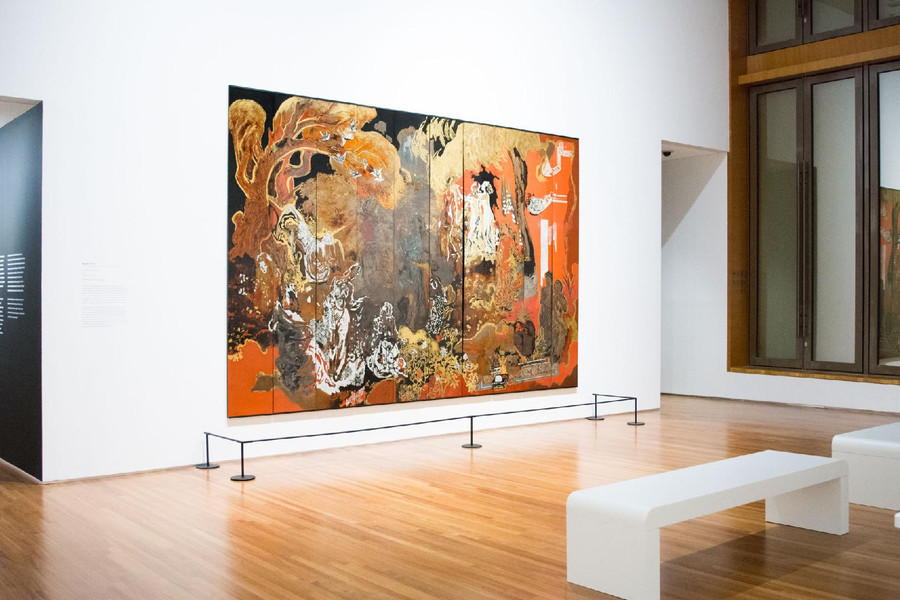 Tác phẩm sơn mài Les Fées của họa sĩ Nguyễn Gia Trí được trưng bày tại Phòng trưng bày quốc gia Singapore - Ảnh: Phòng trưng bày quốc gia Singapore