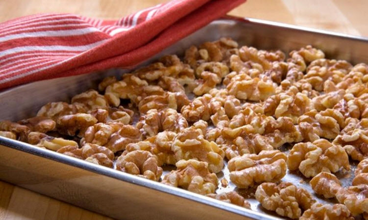 Nghiên cứu được thực hiện trên chuột đã cho thấy: chỉ có 18% những con chuột được cho ăn một quả óc chó hàng ngày bị mắc ung thư tuyến tiền liệt. Nghiên cứu được thực hiện trên chuột đã cho thấy: chỉ có 18% những con chuột được cho ăn một quả óc chó hàng ngày bị mắc ung thư tuyến tiền liệt.