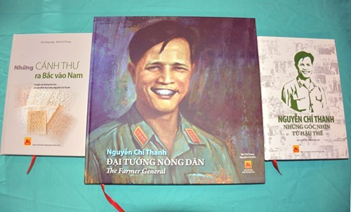 Bộ sách “Đại tướng Nguyễn Chí Thanh”.
