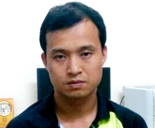 Wei Shun Xiang bị nhà chức trách Việt Nam cáo buộc sử dụng hành loạt các thẻ ATM giải để chiếm đoạt tiền của các ngân hàng trong nước.  Wei Shun Xiang bị nhà chức trách Việt Nam cáo buộc sử dụng hành loạt các thẻ ATM giải để chiếm đoạt tiền của các ngân hàng trong nước.