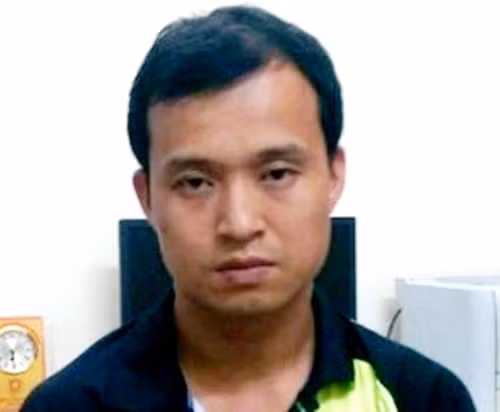  Wei Shun Xiang bị nhà chức trách Việt Nam cáo buộc sử dụng hành loạt các thẻ ATM giải để chiếm đoạt tiền của các ngân hàng trong nước.