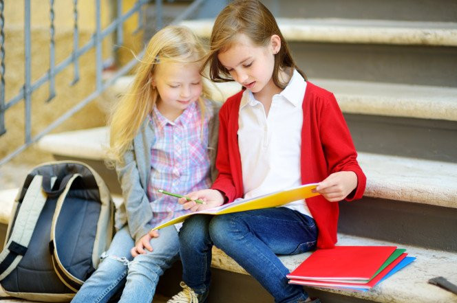 Con đầu lòng thể hiện rõ rệt phẩm chất lãnh đạo hơn các con thứ. Con đầu lòng thể hiện rõ rệt phẩm chất lãnh đạo hơn các con thứ.