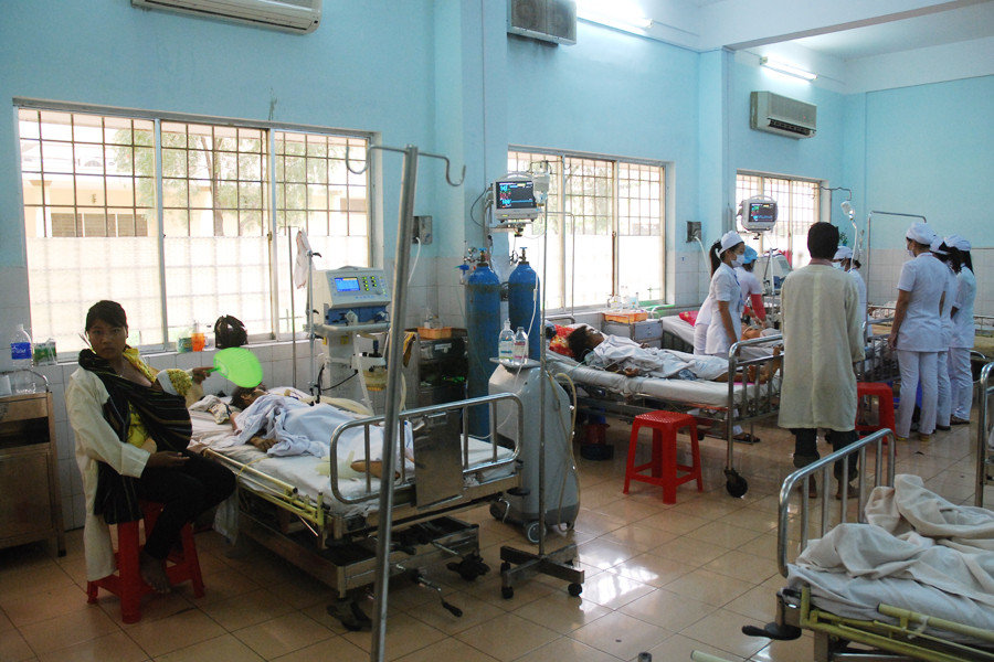 Sở Y tế chỉ đạo kiểm tra, chấn an tâm lý người bệnh. Ảnh: N.G Sở Y tế chỉ đạo kiểm tra, chấn an tâm lý người bệnh. Ảnh: N.G