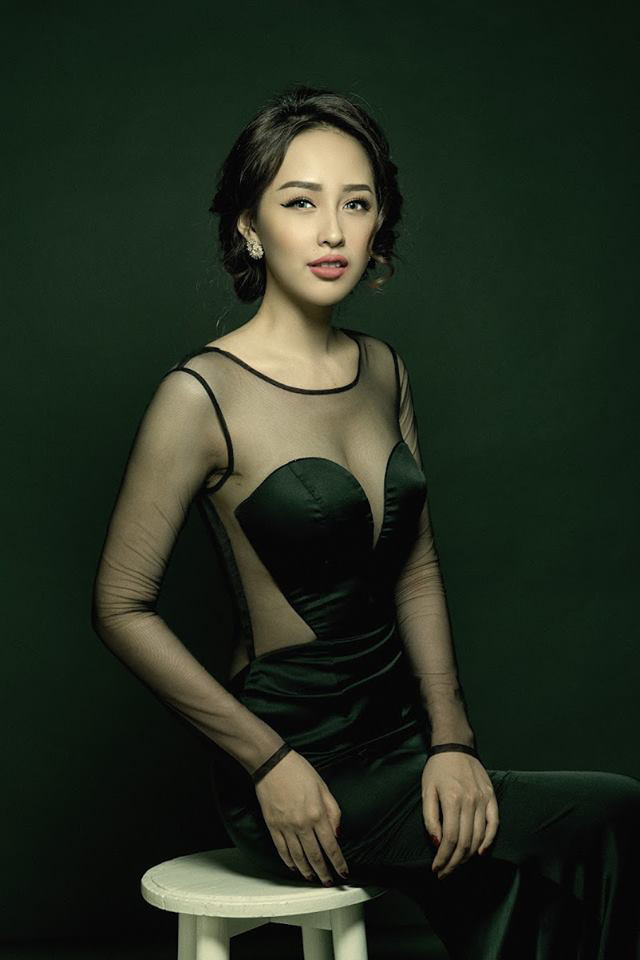 Những góc chụp nghiêng cho thấy Mai Phương Thúy rất mỏng manh