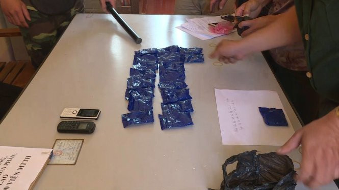 Tang vật trong vụ vận chuyển ma túy đá bị thu giữ Tang vật trong vụ vận chuyển ma túy đá bị thu giữ