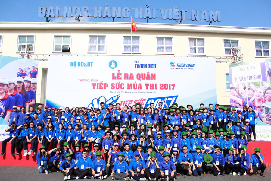 Không chỉ đóng vai trò người hỗ trợ, sự năng động, nhiệt huyết của thanh niên tình nguyện còn giúp động viên tinh thần, truyền niềm tin cho các thí sinh trước ngày thi Không chỉ đóng vai trò người hỗ trợ, sự năng động, nhiệt huyết của thanh niên tình nguyện còn giúp động viên tinh thần, truyền niềm tin cho các thí sinh trước ngày thi