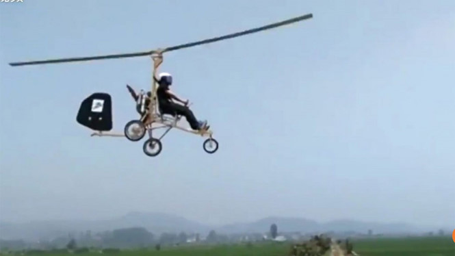 Ông Xu Bin bay trên chiếc trực thăng tự chế của ông
