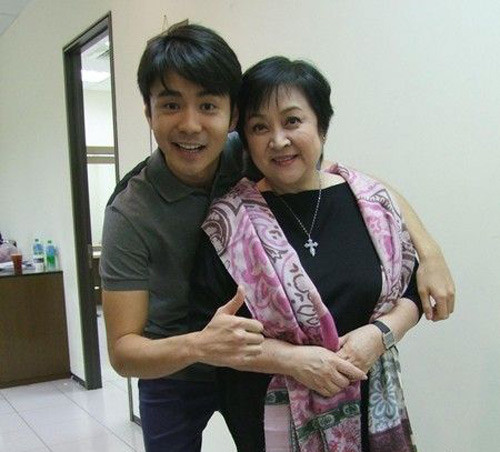 Chân Trân và con trai Từ Thiên. Chân Trân và con trai Từ Thiên.