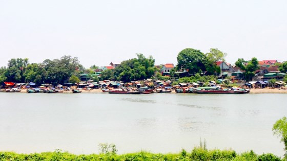 Một góc thôn Bến Hiến bên sông La.
