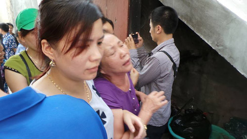 Bà nội khóc nức nở khi hay tin đứa cháu hơn 1 tháng tuổi tử vong Bà nội khóc nức nở khi hay tin đứa cháu hơn 1 tháng tuổi tử vong