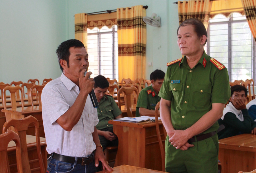 Ông Nguyễn Văn Hùng chia sẻ về quá trình tái hòa nhập cộng đồng của mình. Ảnh: Hồng Thi